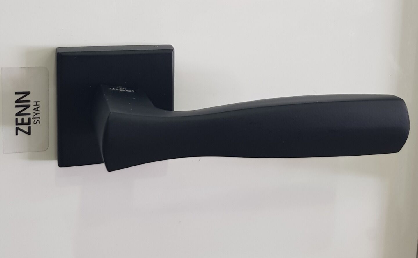 ARPAT ZENN MAT SİYAH İTALYAN KARE ROZETLİ ALÜMİNYUM